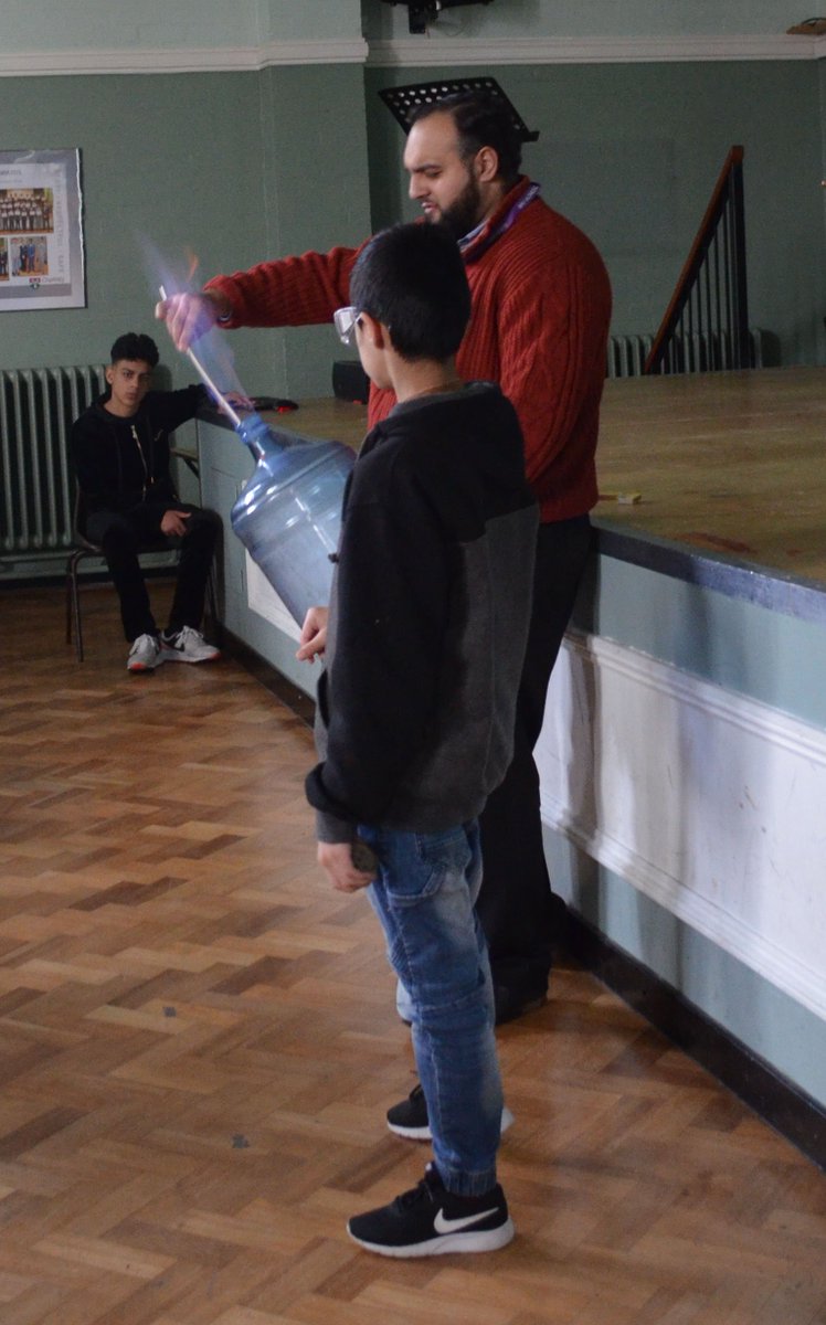 ChallneyBoys's tweet image. A jet fueled assembly - promoting careers in Science. @ScienceWeekUK #BSW17 #DemoDay17