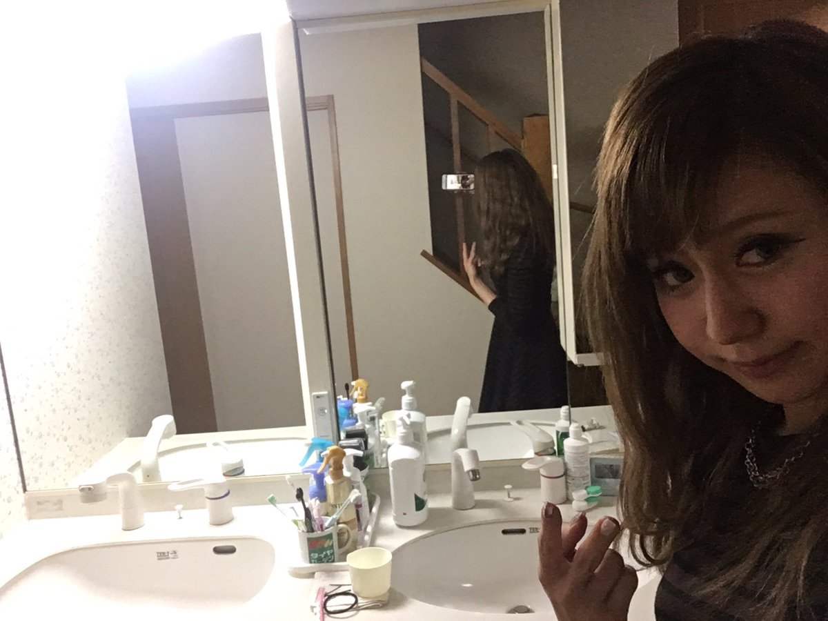 南野カイリ Pon No Twitter 実家の洗面所のなかでも この2個は繋がってて鏡も大きく使いやすくいのだけど 髪乾かしたり巻くときに座り癖がついたので 久々に使うとヨロヨロしてしまった 笑 南野カイリ Pon No Twitter 実家の洗面所のなかでも この2個は繋がってて鏡も大きく使いやすくいのだけど 髪乾かしたり巻くときに座り癖がついたので 久々に使うとヨロヨロしてしまった 笑