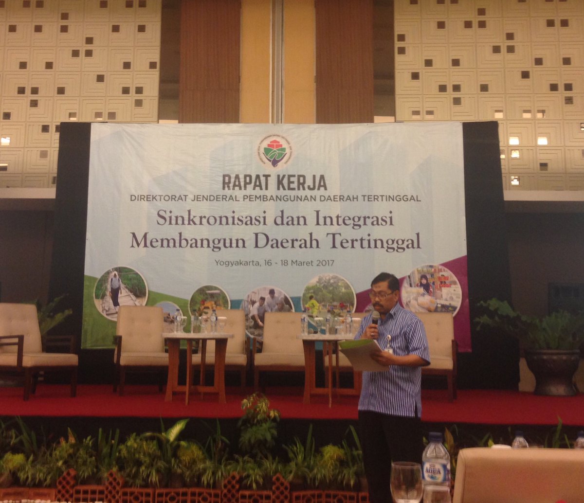 Ditjen_PPDT's tweet photo. Pembacaan hasil rumusan rapat kerja Direktorat Jenderal Pembangunan Daerah Tertinggal. #RakerPDT https://t.co/Qp0YiIrsQ3