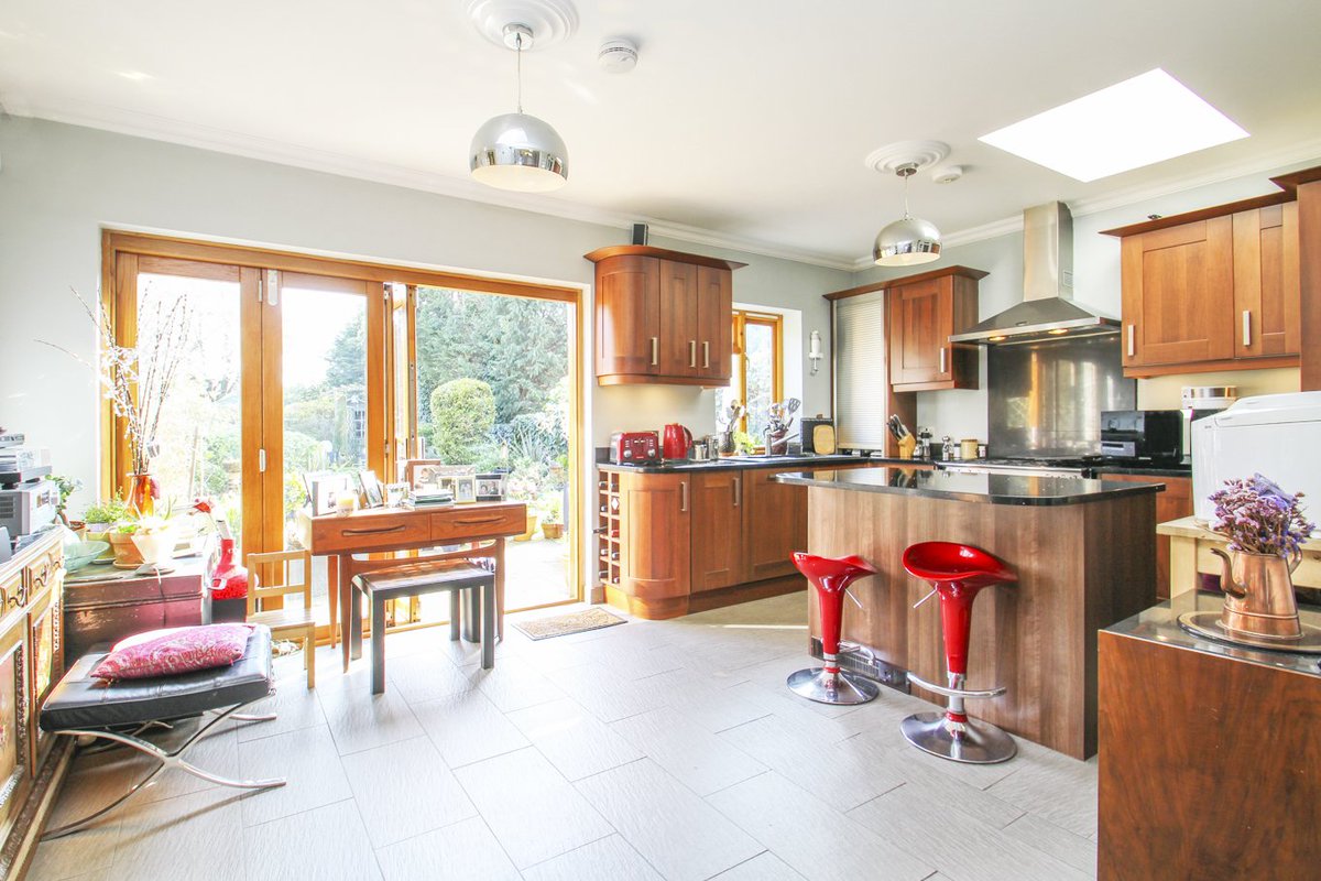 ViewPhotosUK's tweet photo. #HappyFriday and another #beautiful day for #PHOTOS1 #25bhomesmag #Interiors #interiordesign #LoveLondon #greatday #PropertyoftheDay #style https://t.co/1DfHpc0pid