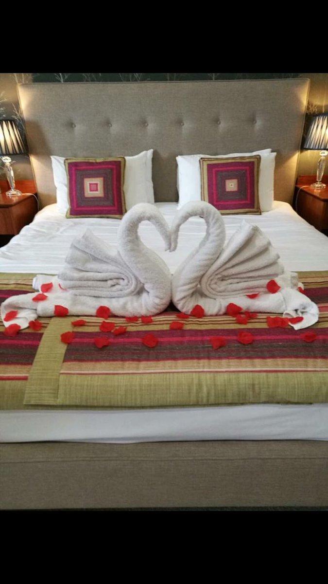 HunleyHotel's tweet image. All ready for our lovely Bride &amp;amp; Groom @HHHousekeepers1 💍🎩💑
#wedding 
#hotel 
#northyorkshirebride