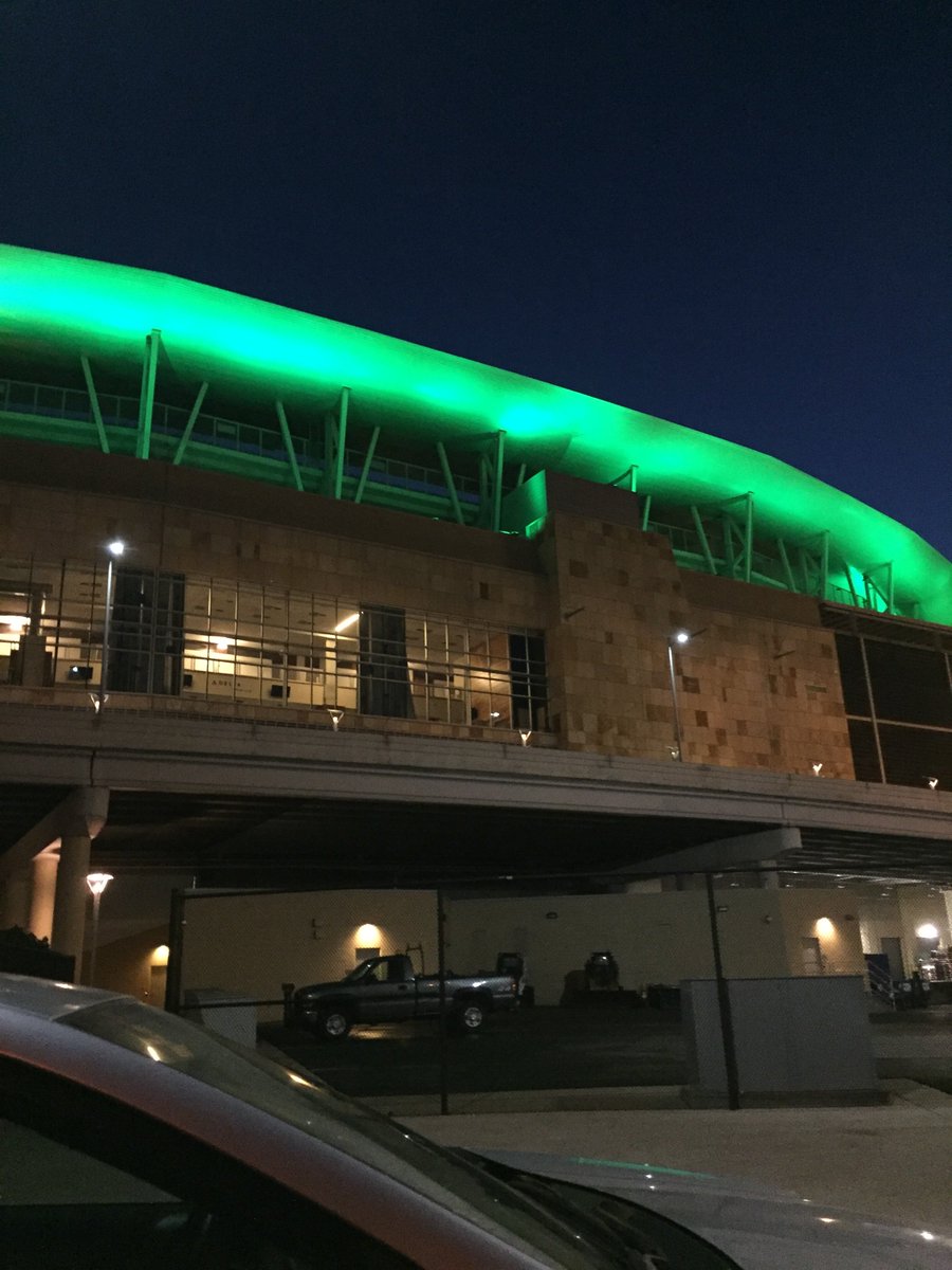 DaveStPeter's tweet photo. Loving the NEW roof canopy lighting at Target Field. Happy St. Patrick's Day to all. https://t.co/1Jb3wV4Mj7