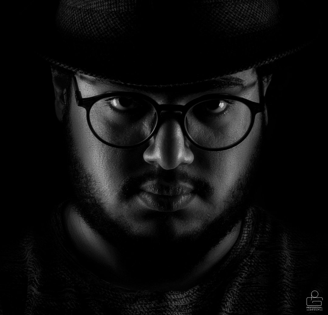 p_omar14's tweet photo. #تصوير #بورترية #استديو_تصوير #headshot #pg_studio #editorial #berlin #shooting #زواجات #تصوير_بورتريه #instamood #elinchrom
#جدة #جمعة https://t.co/7RQXzNqRTM
