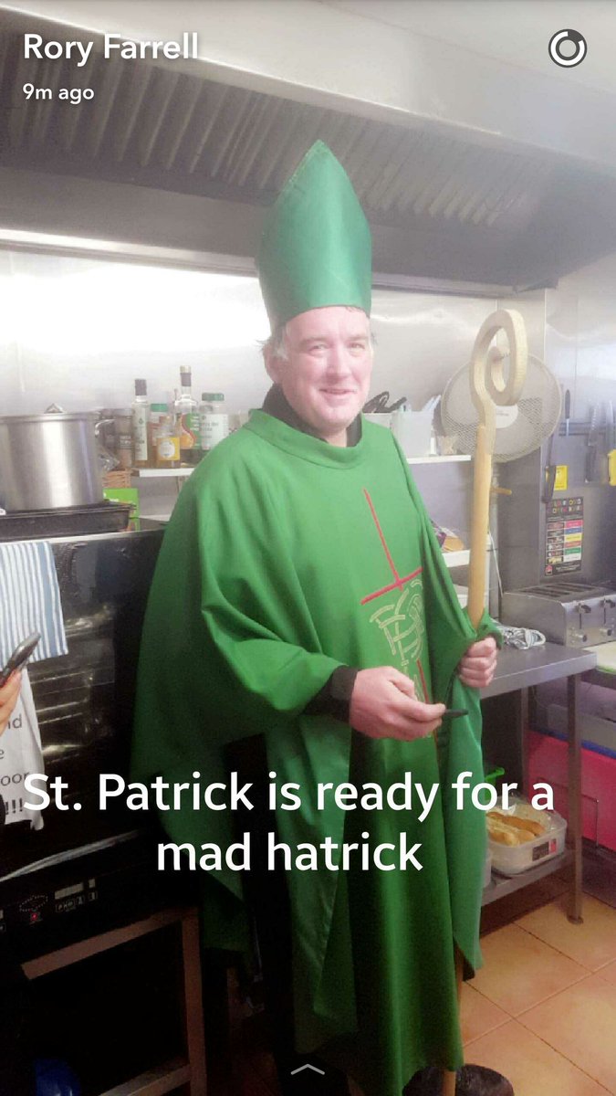 RoryFarrell3's tweet photo. St. Patrick getting ready to set off from the @HatterTeaRoom. #StPatricksDay #donegal #parade # twintowns https://t.co/VkHDYnNt5T