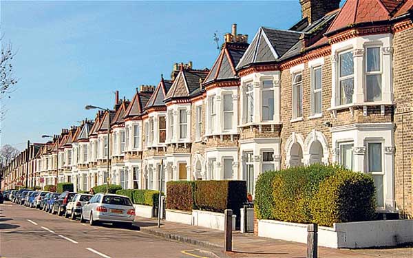 ProperstarPro's tweet image. #Friday #PropertyNews via @HomesProperty: 
rents drop by five per cent in the capital. See: tinyurl.com/mp76ue7 #property #housing #news