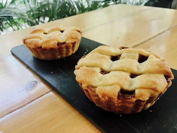 EllipsisBakery's tweet photo. Creamy and dreamy apple pies!

#EllipsisBakery #LoveAtFirstBite #DeliveryUntilMidnight #Apple #Pie #Indulge #Worli #Bandra #Andheri #Open https://t.co/mi2x9j4tlA