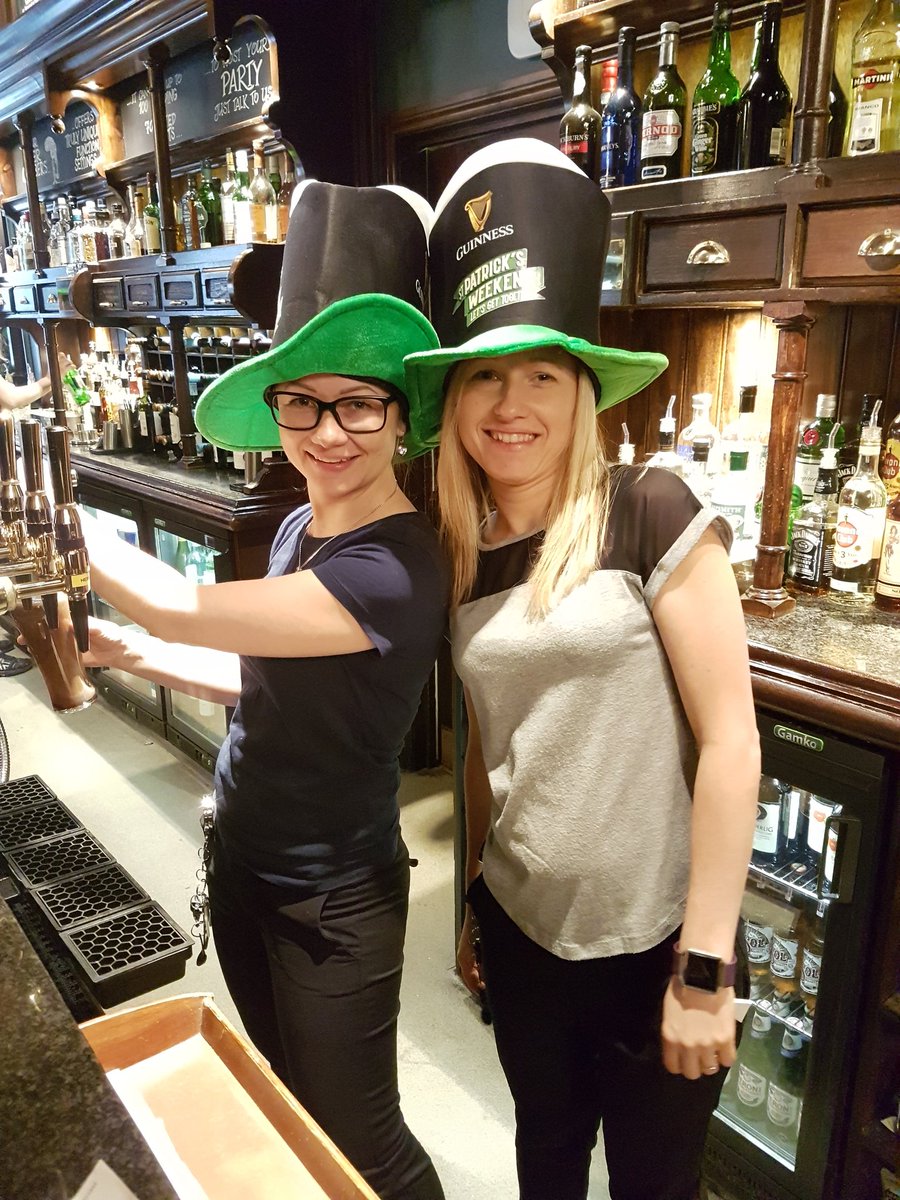 Bridietheborder's tweet photo. @InnOfCourt18 Smashing gratis guinness with the best staff. https://t.co/OEArpFivOp