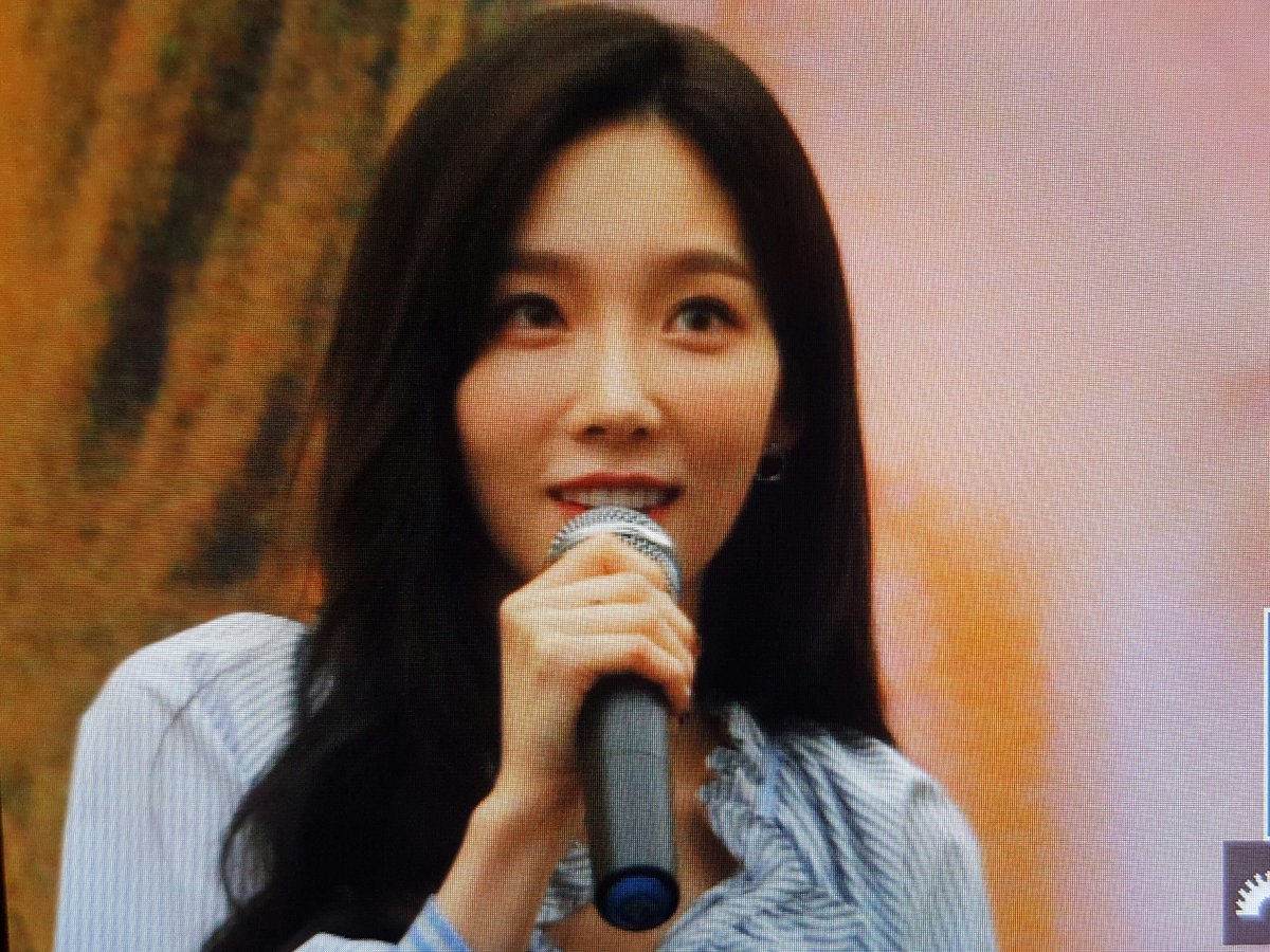 [PIC][17-03-2017]TaeYeon tham dự buổi Fansign cho "MY VOICE" tại COEX MALL Live Plaza vào tối nay C7ILN4mV0AA2snD