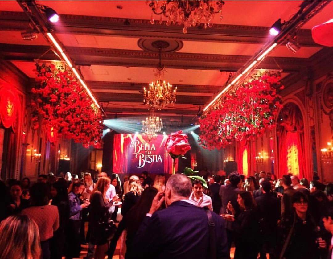 FLatelier's tweet photo. Fue increíble la presentación   en #argentina  de #LaBellaylaBestia con @MKloosterboerok  #SoyPrincesaSiendoYo #BuenViernes #Disney https://t.co/F2Ly0egpsY