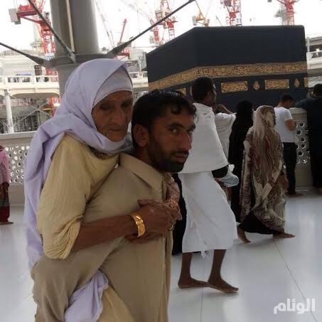 mssmK900's tweet photo. احتضر شابّ فبكت أمّه فقال :
يا أمّي لو أنّ حسابي يكون  عندك فما تفعلين بي ؟
قالت : أرحمك
فقال : الله أرحم بي منك .
ما أجمل حسن الظّنّ بالله https://t.co/kwHmCza1d8