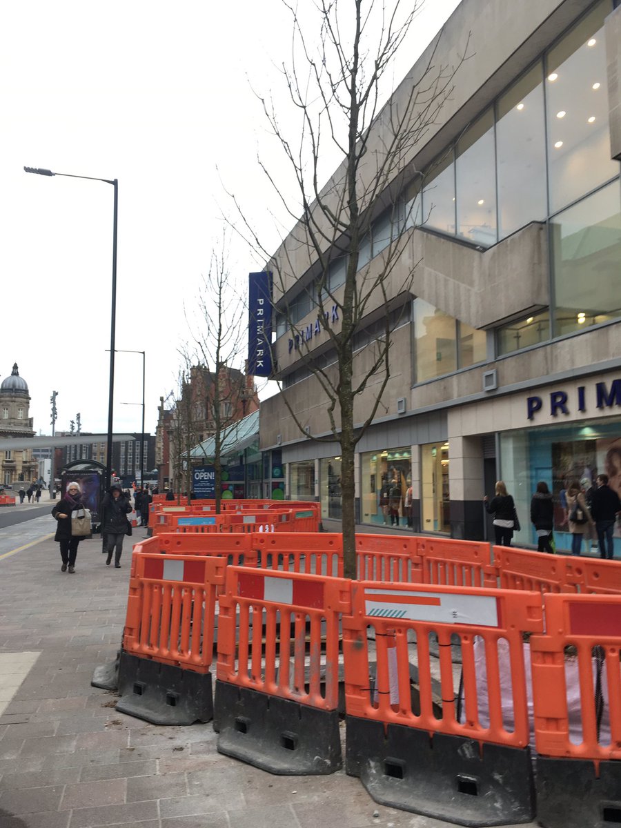 2017Welcome's tweet photo. Trees are going in on Carr Lane! @destinationHull @EuroviaHull https://t.co/seWyHy9WcZ