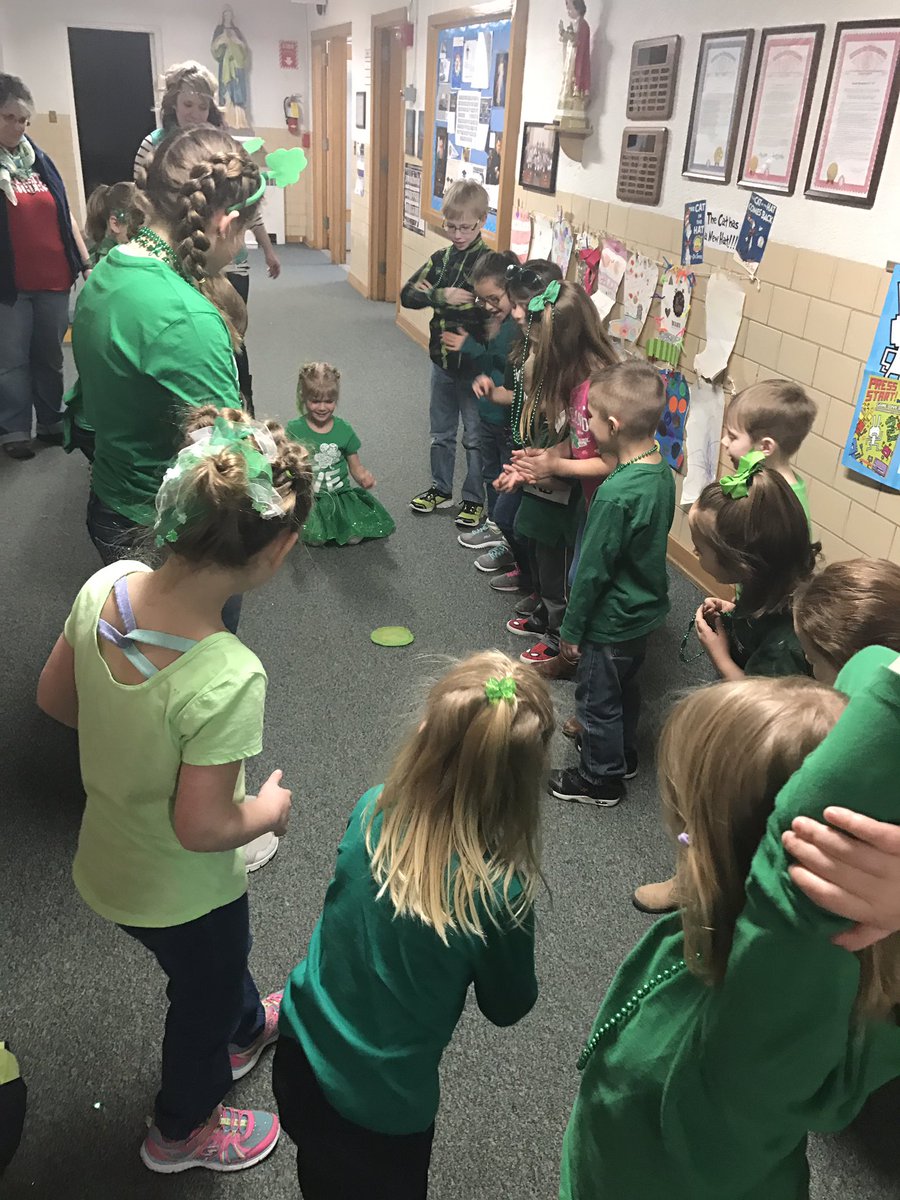 MrsHallsClass's tweet photo. Sporting our green for St. Patrick's day. Then pancake rolling to help the EC test their hypothesis! https://t.co/wIWUQ4QJ3u