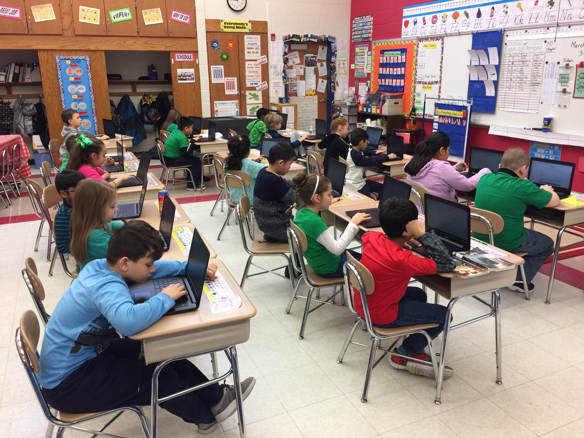 bonaventuraWFS's tweet image. Discussing possible ways to divide up 100 hungry ants equally. @VersoApp #MathDiscussion #BridgesMath @wfschool @WFSPrincipal @MLCmath 🐜💯🐜