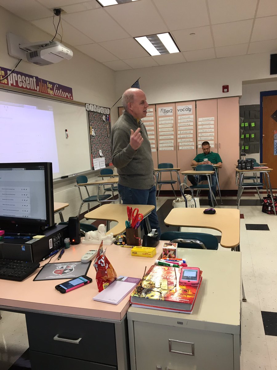 ashwinks1012's tweet photo. @CoachWeb10 teaching us how to use https://t.co/1uiWTztOuA #htsdpd #learnthroughgames #edcamp #WeAreDavies https://t.co/5lEoHwu9Dw