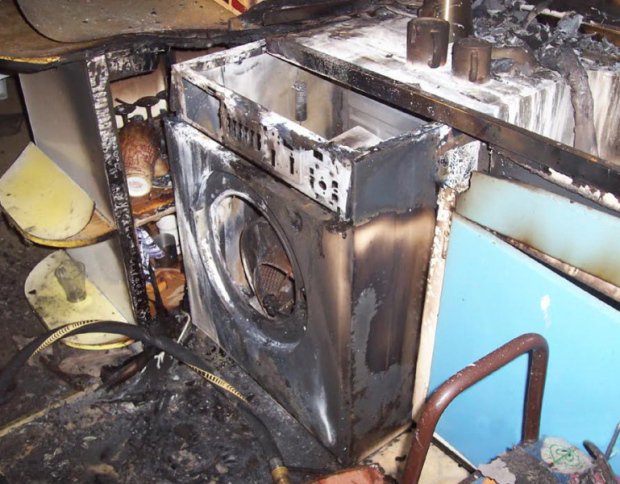 ElecSafetyFirst's tweet image. Can you help someone who can&apos;t get online to register their electrical appliances? It could save their life bit.ly/1n92TwG