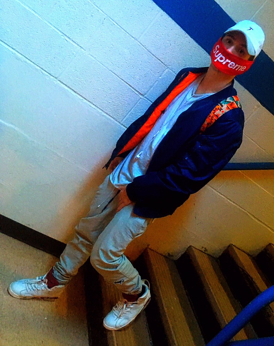 Itsaichbee's tweet photo. @FashnEssentials 💯💸 too much sauce #aichbee #gimmedat #supreme #tackma #maroon6s #next #riotsociety https://t.co/FcEtVl49tM