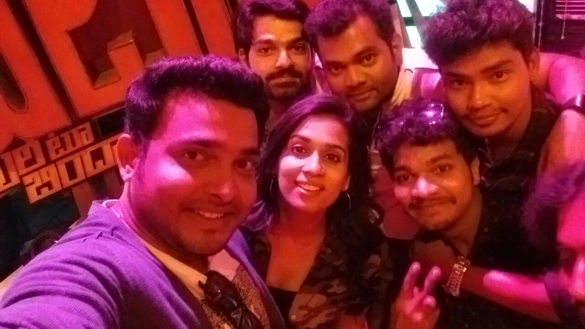 ChetanaUttej's tweet photo. #Pataas with #PichigaNachav team!
Catch us on #ETVPlus in half hour! 😘😍 https://t.co/7UAP78ODbL