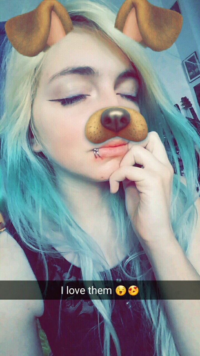 Hoshielato's tweet photo. I love it so much! #spiderbitepiercing #newpiercing #lippiercing https://t.co/oUdxAzXrK7