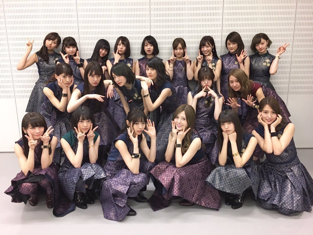 ちゅま 集合写真 個性強すぎ笑笑 写真撮るとき誰かのポーズ真似しよ 誰のポーズかお楽しみで T Co 0sumwqumji Twitter