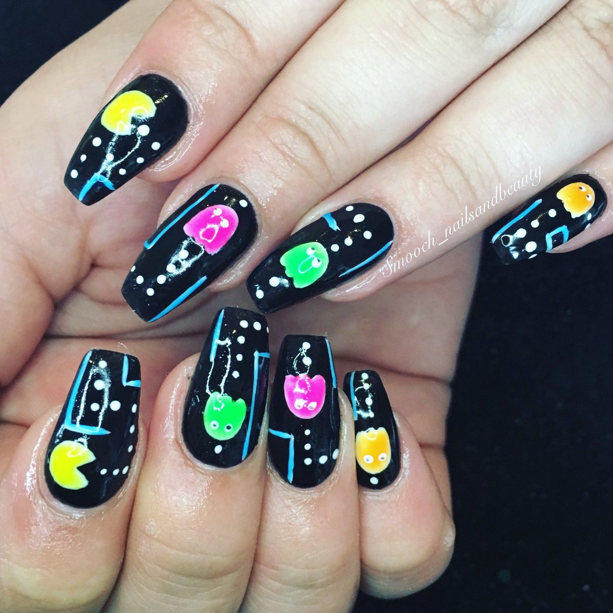smooch_nails's tweet photo. PacMan #pacman #namco #nailartist #nailstagram #glowinthedark #nailjunkie #nailart #photography #wrexham #wrexhamnails #nailtechnician https://t.co/2drDTCEHJj