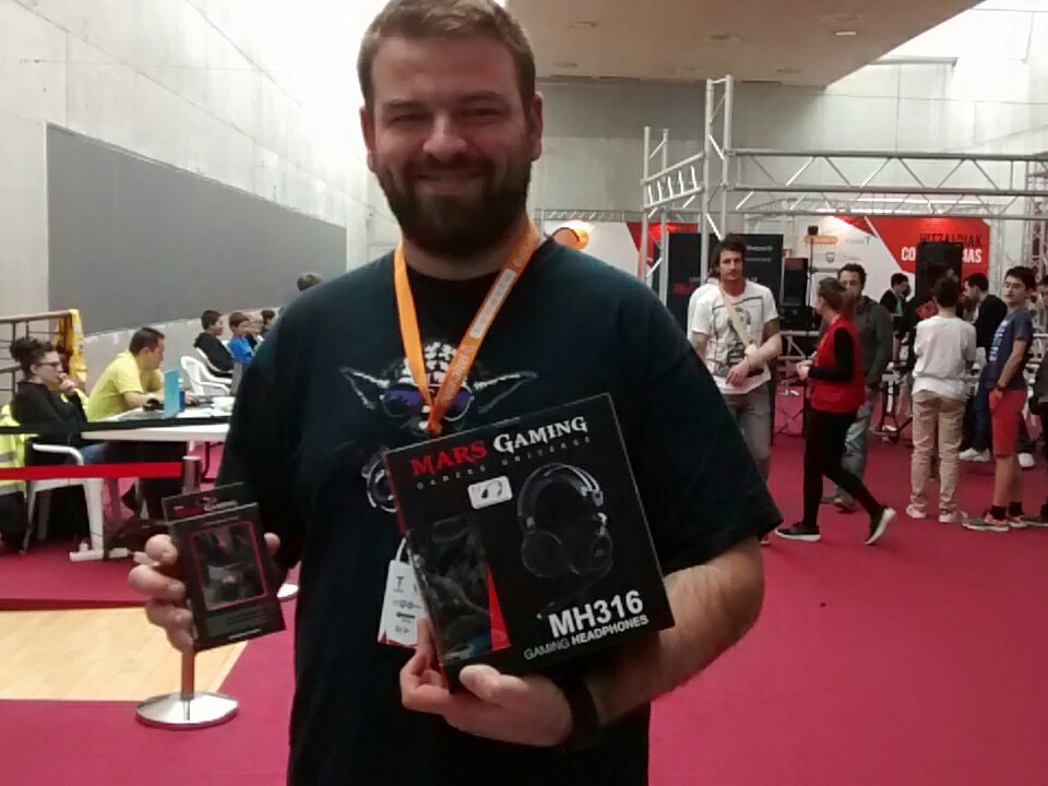 MODPCcom's tweet photo. Como veis con cada compra de articulos @MarsGaming_ van unos auriculares #MIH1 de regalo en #GE11 ven a poe los tuyos a la zona #Opengune https://t.co/rzfkq65JaK