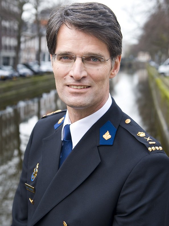 Politie's tweet photo. Meer cyberspecialisten en grotere verscheidenheid. Korpschef @POL_Akerboom licht in @Intermediair zijn wensen toe. https://t.co/WEBkbTWC5W https://t.co/fXAhf6FBym