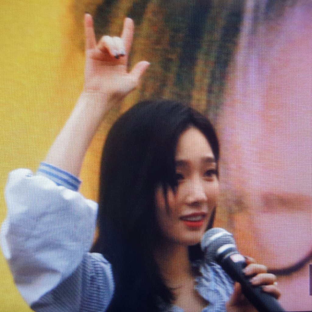 [PIC][17-03-2017]TaeYeon tham dự buổi Fansign cho "MY VOICE" tại COEX MALL Live Plaza vào tối nay C7ISCeeVsAAhJ_L