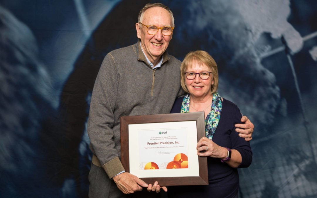 Elecdata's tweet photo. Linda Glover accepted the Cornerstone Partner Award Jack Dangermond recognizing 20 Years of Partnership https://t.co/k4pUtU6XW7 #Esri #GIS https://t.co/CtdqMHZIqm