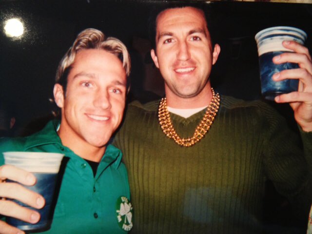 danceonhuff's tweet photo. Erin Go Braugh Bunks! It wouldn't be the same if we didn't share in a St Patty's toast. #HappyStPatricksDay #keeppointing #ErinGoBrah https://t.co/c5MQNcaA5F