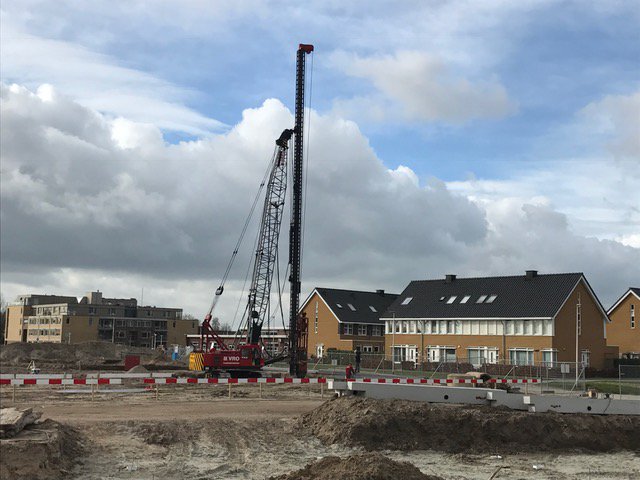 XavierBlauwhoed's tweet photo. Heiwerk en leggen fundering #WoneninHelsdingen in #Vianen volop gaande. #EPC0 en #nulopdemeter woningen door #Blauwhoed en @BallastNedam https://t.co/U07j9RYhdt