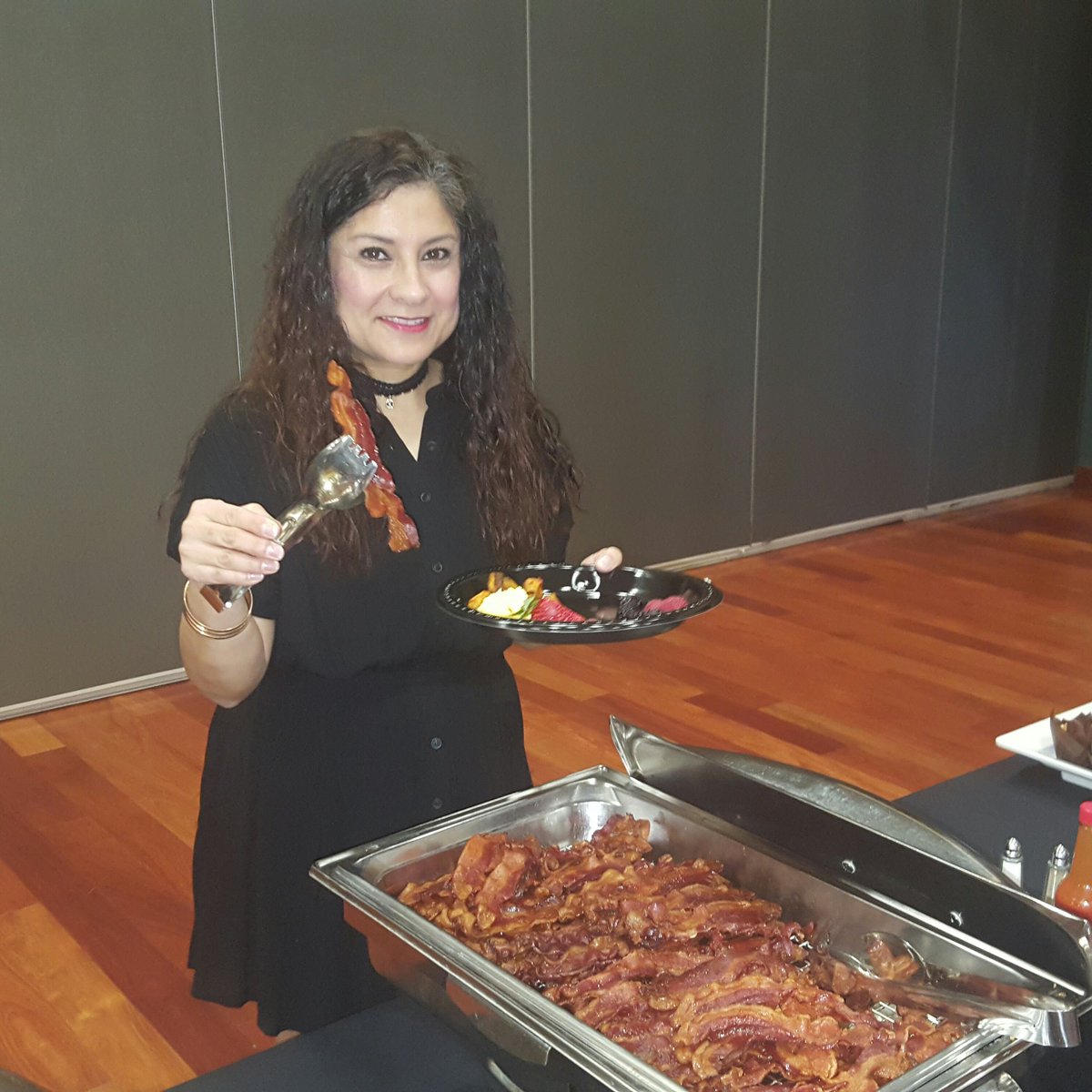 VPSAatSJSU's tweet photo. Just like promised! Breakfast is being served! Come join Lenette & the rest of #StudentAffairs for #ProDevoAtSJSU #ProDevo2017 #Crispy🐷!! https://t.co/pR0fDoZwpr