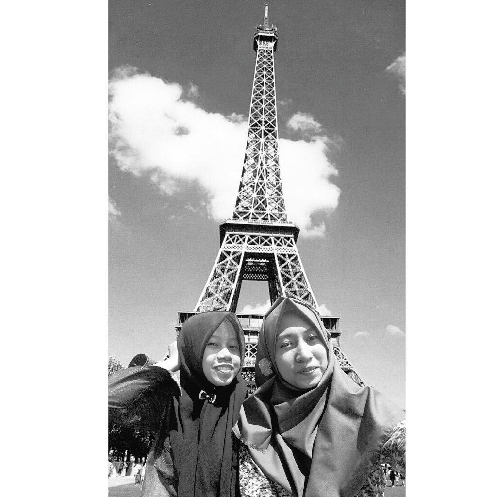 latifahlaila4's tweet photo. On #paris #ParisNice2017 #parisprancis #toureiffel #eiffeltower #eiffel #menaraeiffel #coreldrawx4 edited by @latifahlaila4 @latifahlaila6 https://t.co/6Chzio7nej