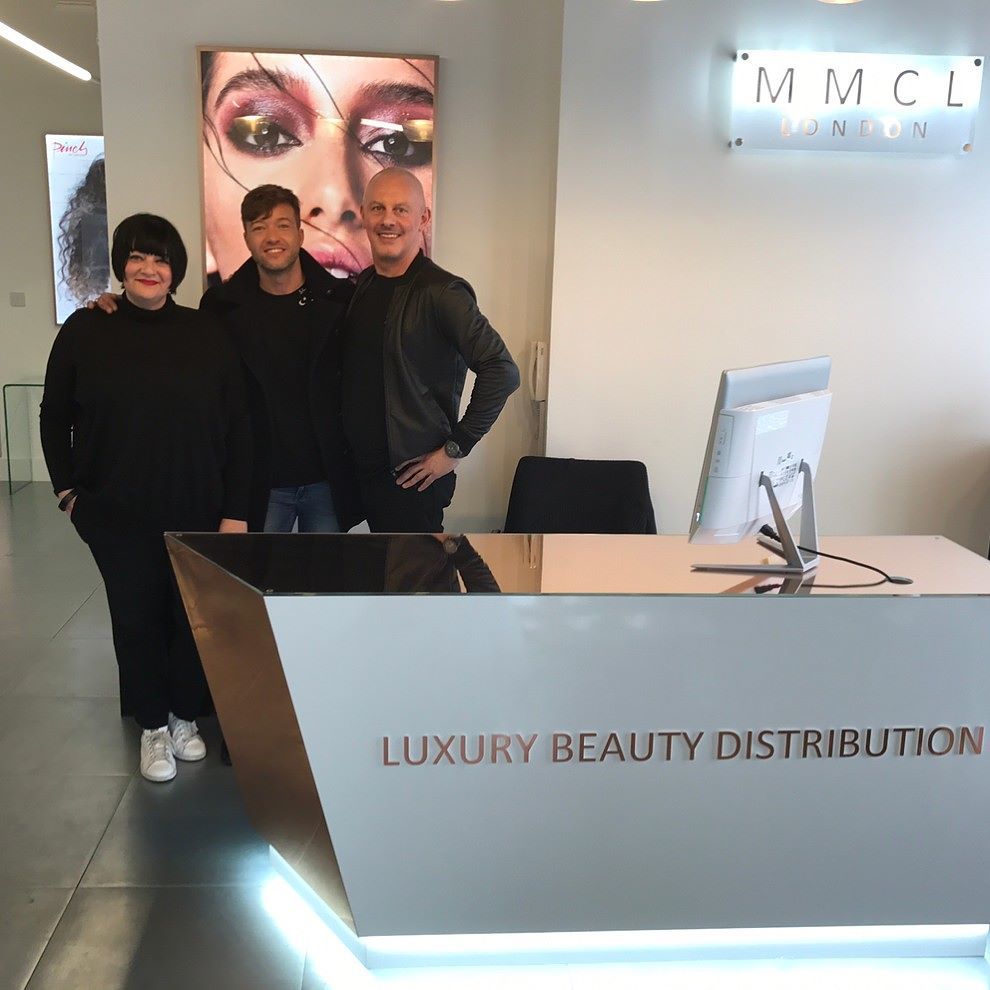 MMCL_LDN's tweet photo. If you've missed our live hair styling session today follow the link in our bio 👆🏻 to the … https://t.co/QXCGYyyvIv https://t.co/zvi20ocfzq