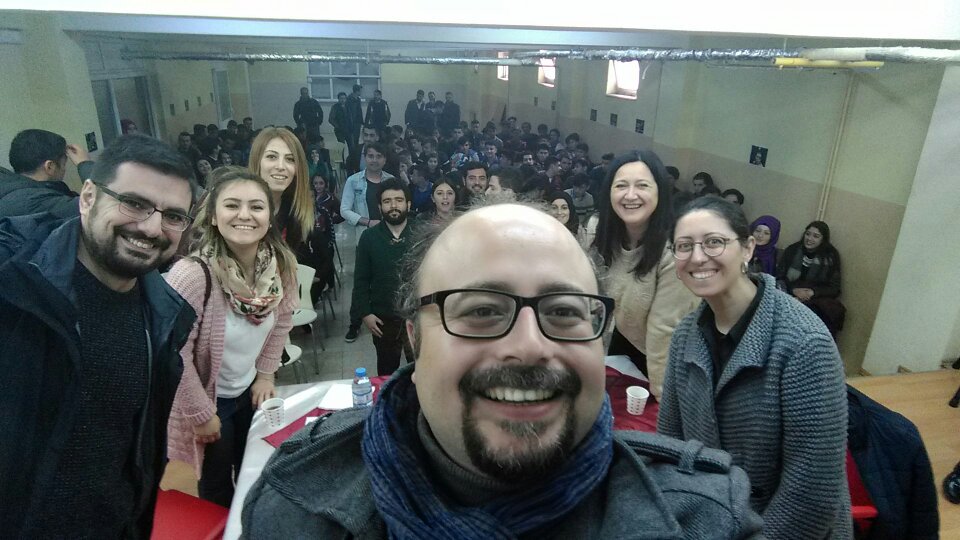 denizyildirim79's tweet photo. Gittik, kitapları teslim ettik. "Üniversite nedir?"i anlattık. ODÜ Atatürkçü Düşünce Kulubü öğrencilerini kutluyorum https://t.co/Lgm2nTDKnD