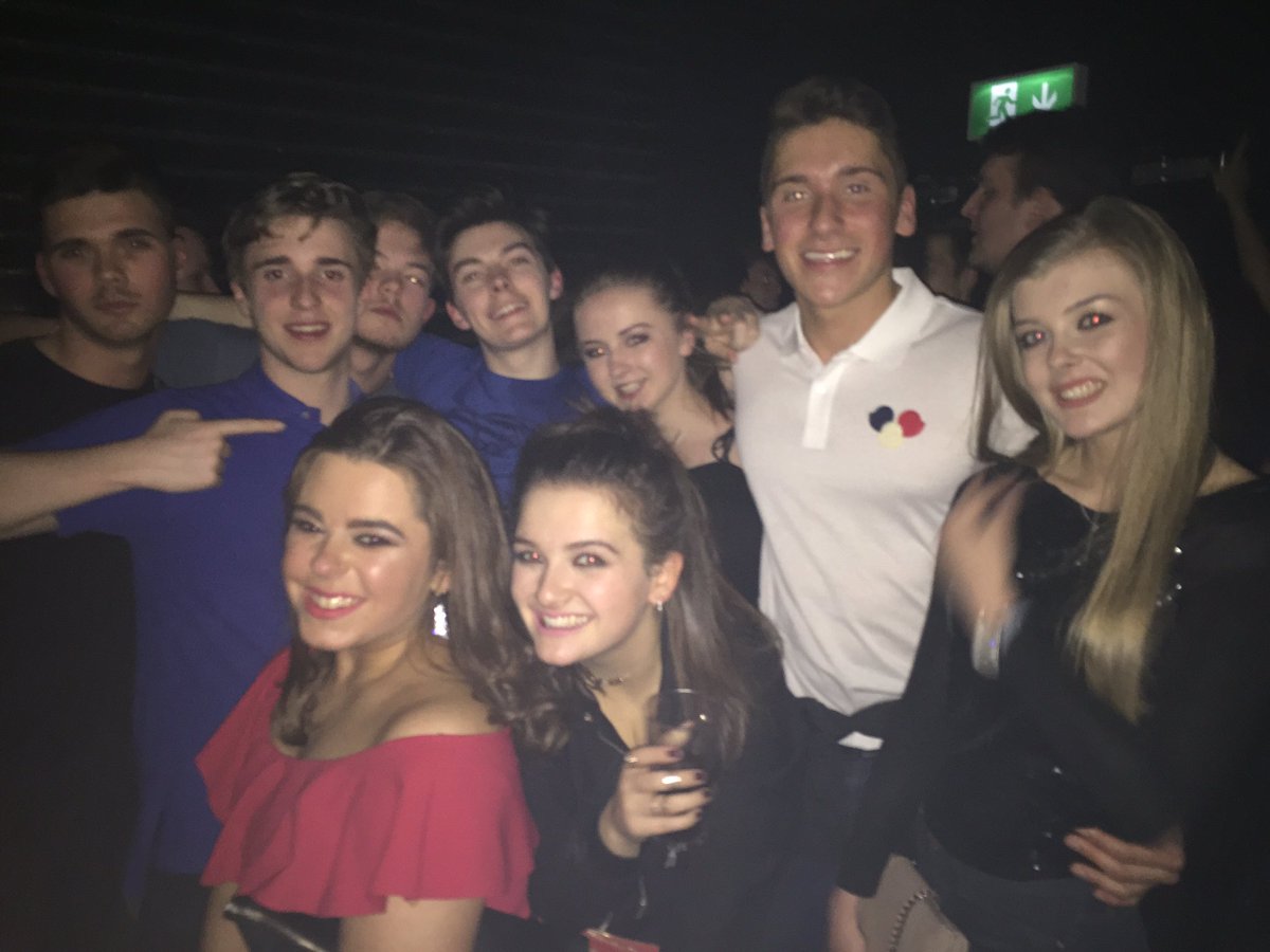 izzydrill's tweet photo. Happy Birthday to one of my faves   @fmjackson98 !! Never fail to make me laugh since ur drunk 24/7, love u lots, see you tomorrow ❤️ https://t.co/bBPj4vqMhF