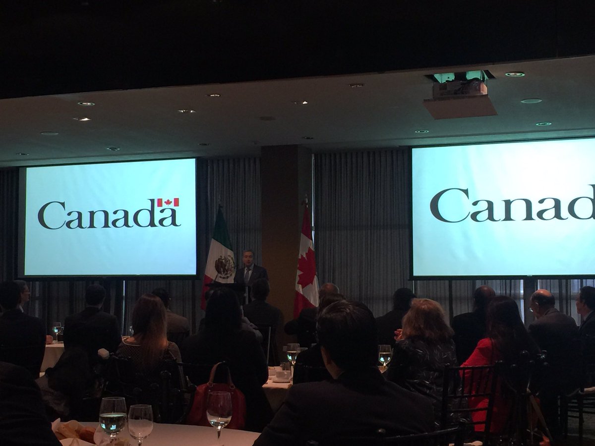 iClusterNL's tweet photo. Desayuno con el Ministro de Canadá  para hablar sobre la relación comercial y el Tratado de Libre Comercio de América del Norte @Csoftmty https://t.co/5Uq9LQ3afQ