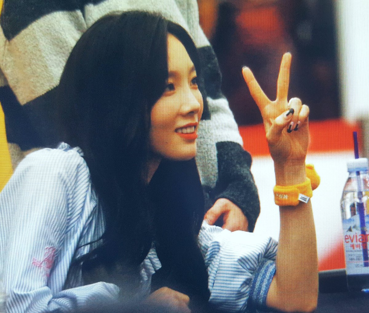 [PIC][17-03-2017]TaeYeon tham dự buổi Fansign cho "MY VOICE" tại COEX MALL Live Plaza vào tối nay C7IZGaLV0AA5Kbo