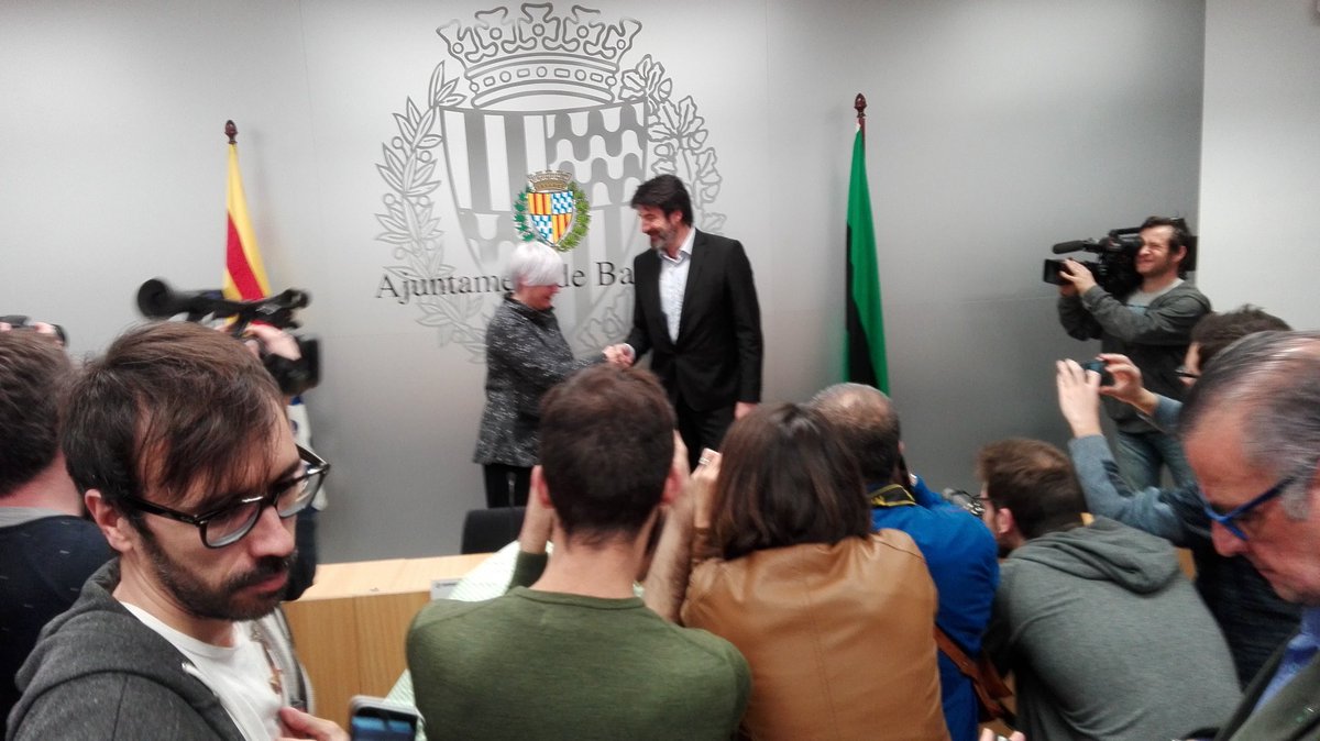 jmsarria's tweet photo. Matí intens i de gran expectació. @AjBadalona i la @Penya1930 arriben a un acord per garantir el futur del Joventut https://t.co/CYSPcZGgRz https://t.co/5ncC0IZyZ5