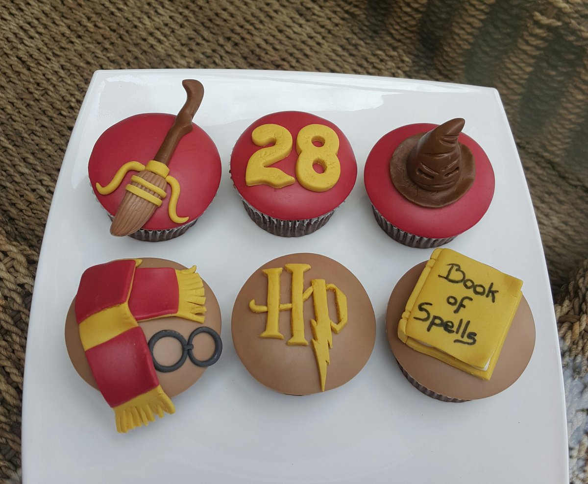 On my way to deliver these💛
Made by a huge fan, for a huge fan 😊 I loved making them!
#HarryPotter <a href="/HarryPotterFilm/">Harry Potter</a> <a href="/pottermore/">Wizarding World</a> <a href="/jk_rowling/">J.K. Rowling</a>