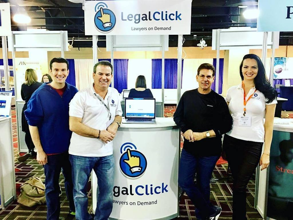 LegalClick's tweet photo. #happystpatricksday from the #legalclick #team #abatechshow2017 #techstartup #legaltech #chicago https://t.co/ruRefXEKSQ