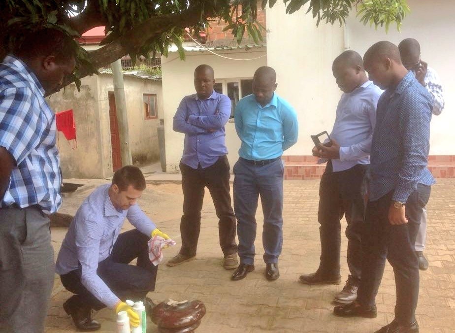 lucadon82's tweet photo. Always exciting 2 share experience w/ #energy colleagues (#Sakaphen products 4 high voltage #isolators) &amp; discuss w/ Uni professors! #maputo https://t.co/EeSYFdkIW1