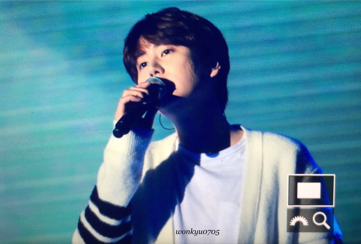 170317 #규현 홍콩 솔콘 how cute😚