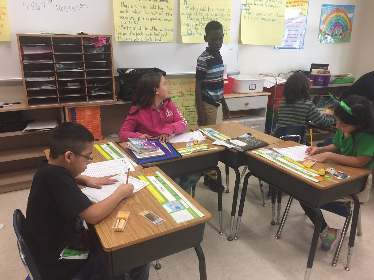 MsLarsonOtters's tweet photo. Writing Thank You letters for our Minnesota Zoo trip!! 🐠🐒🐙 https://t.co/yTalldo9Lw