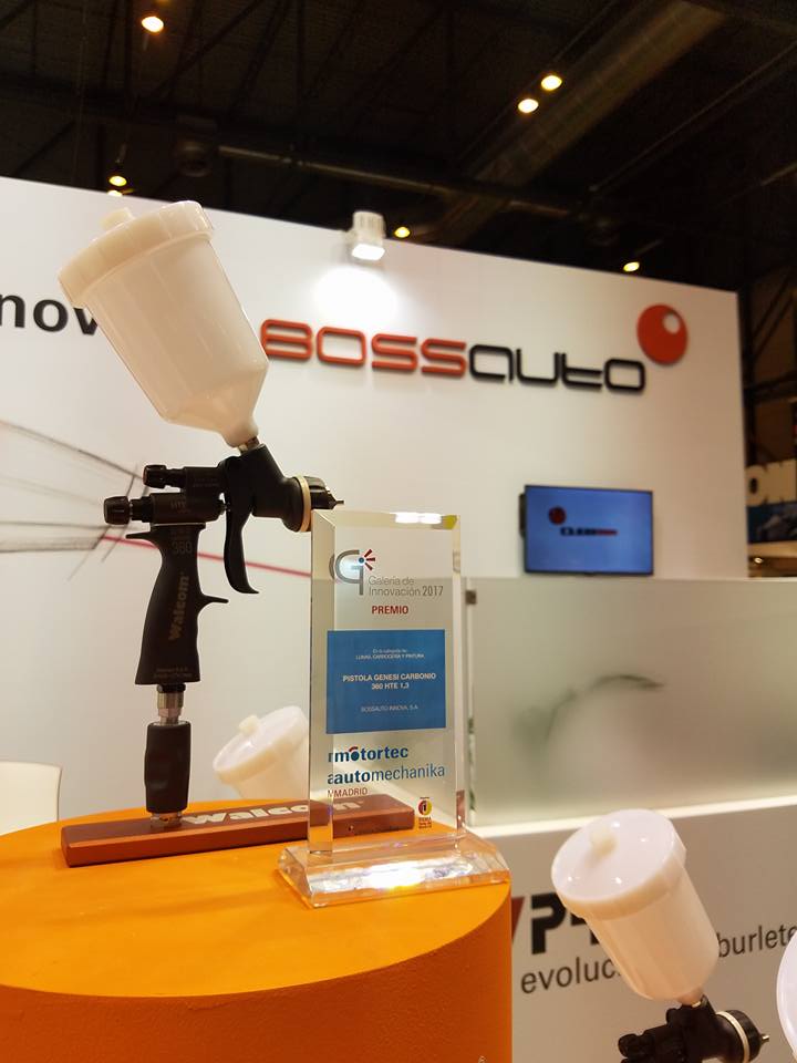 BOSSAUTO_INNOVA's tweet photo. #Bossauto, 1er Premio en la Galería de Innovación Motortec 2017 otorgado a la Pistola Genesi Carbono 360 HTE de Walcom. #Motortec2017 https://t.co/Xen4RG0sRf