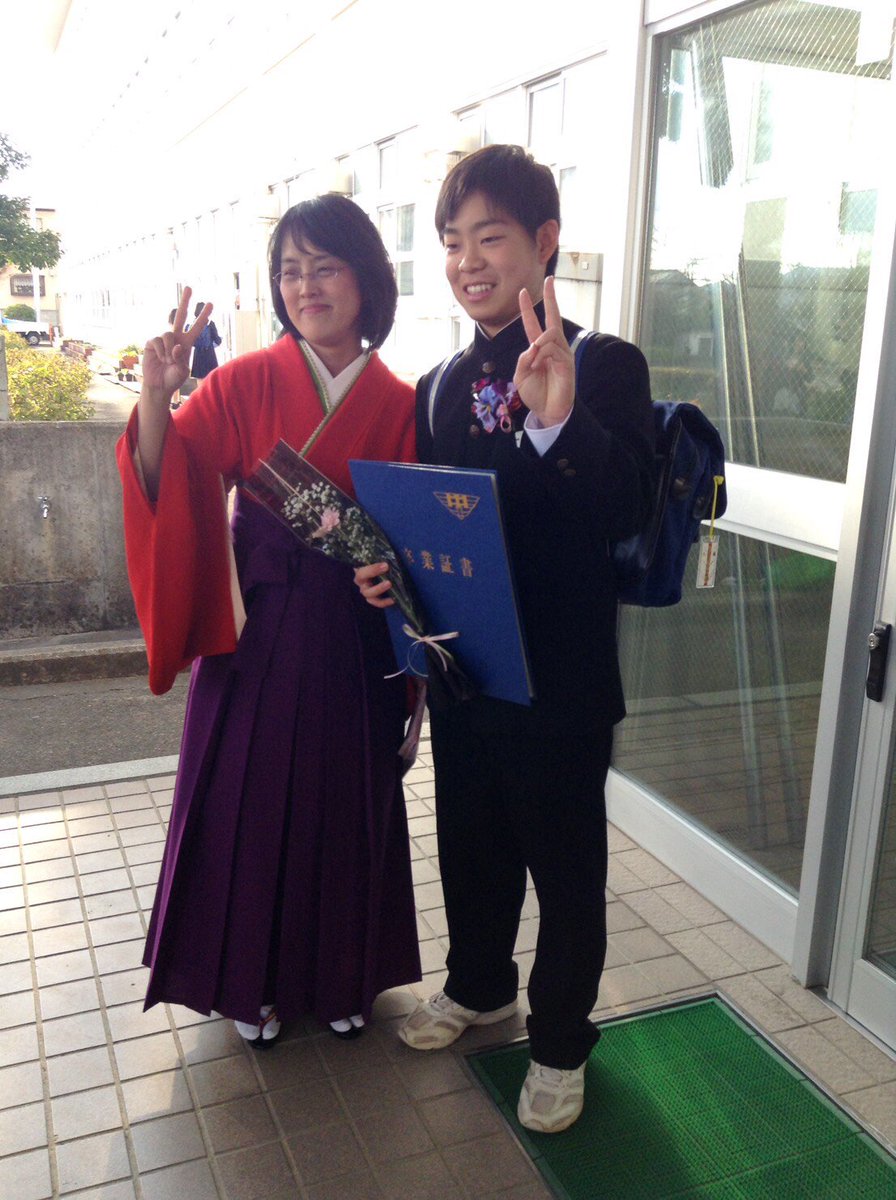 rei0806maeda's tweet photo. 稲取中学校を卒業しました！😄😭
この3年間で仲間から学んだこと、
先生から学んだこと、沢山ありました。
離れてしまう仲間もいますが、
自分の道を、歩んでいき成長していって
ほしいです。
今まででホントにありがとうございました🙇
そして、これからも頑張ります！ https://t.co/20tViMff4G