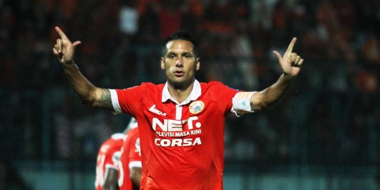 jktfootball12's tweet photo. Selamat ulang tahun @raphaelmaitimo sukses selalu dan ditunggu kembali ke ibukota π #Sajete #MacanTimo https://t.co/2RoRgO7fEj