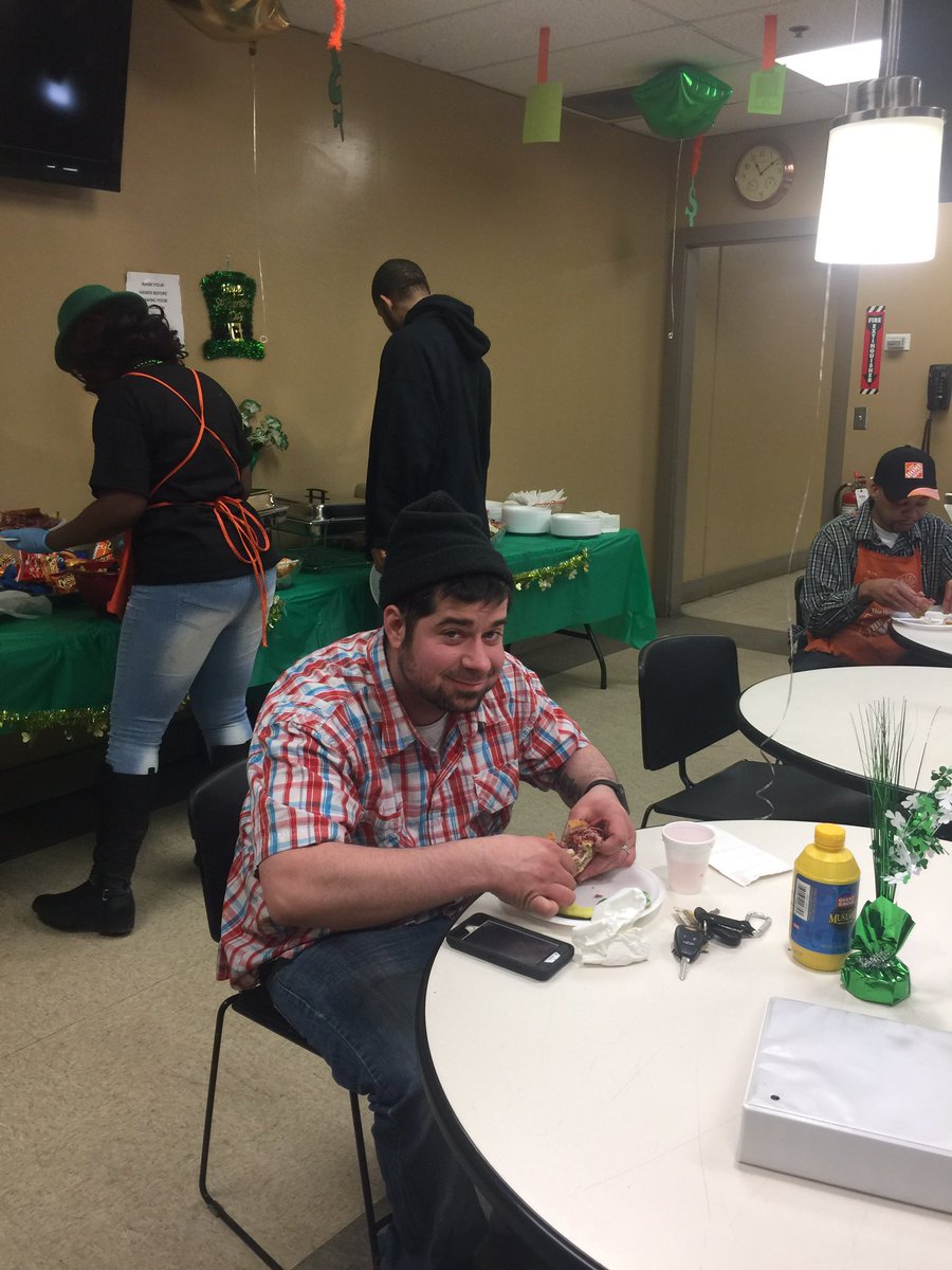 Having fun on St.Patty's Day at Maple Heights! Thanks Grace and Steph @HamerRJ <a href="/jmiller20799/">Jeff Miller</a> <a href="/FrankBattaglia2/">Frank Battaglia</a>