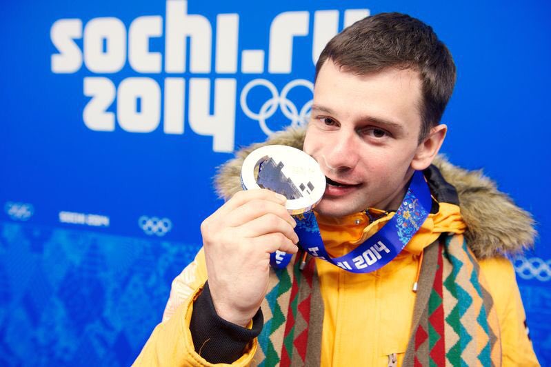 Peda_LV's tweet photo. Martins Dukurs Olimpiskajā trasē -Phončhanā izcīna savu 8 čempiontitulu pēc kārtas! Trešajā vietā Tomass Dukurs! https://t.co/nFt4wGhqDm