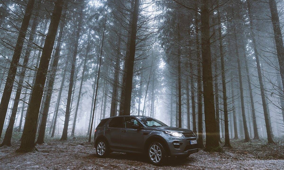 Land Rover Discovery Sport unikālais dizains un iespaidīgais sniegums iedvesmos tevi meklēt arvien jaunus piedzīvojumus.