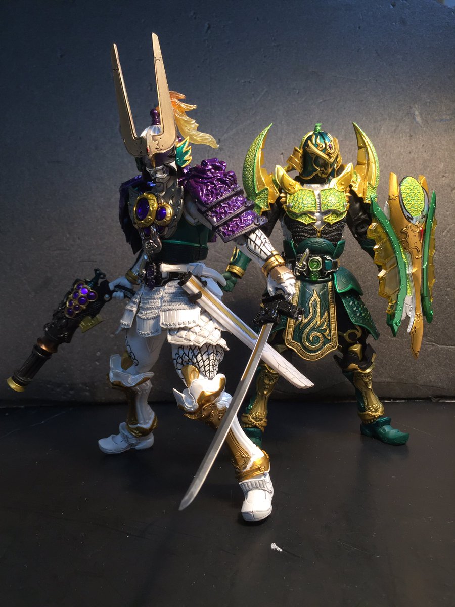 仮面ライダー斬月 ブドウアームズ」「仮面ライダー龍玄 メロンアームズ